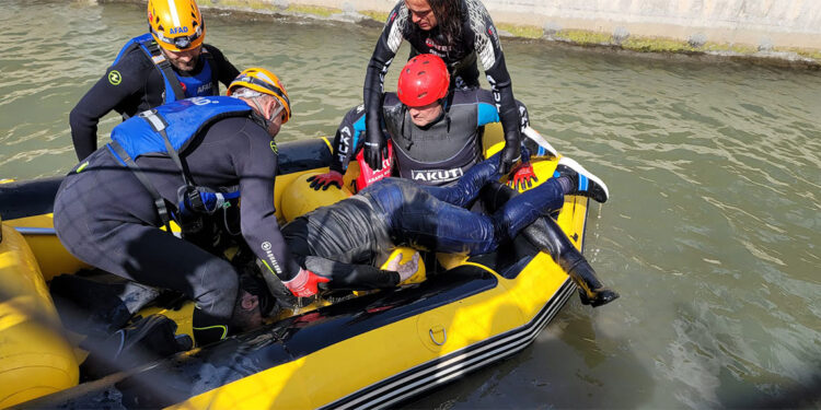 HES kanalına düşen otomobilde kaybolan 2 kişinin cansız bedenlerine ulaşıldı