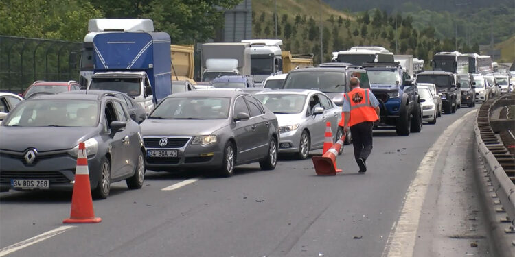 Eyüpsultan TEM Otoyolunda zincirleme kaza