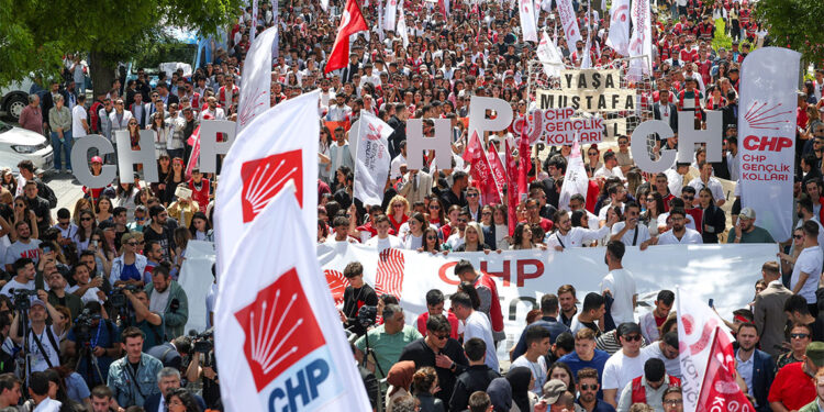 Özgür Özel, Büyük Gençlik Yürüyüşü'ne katıldı