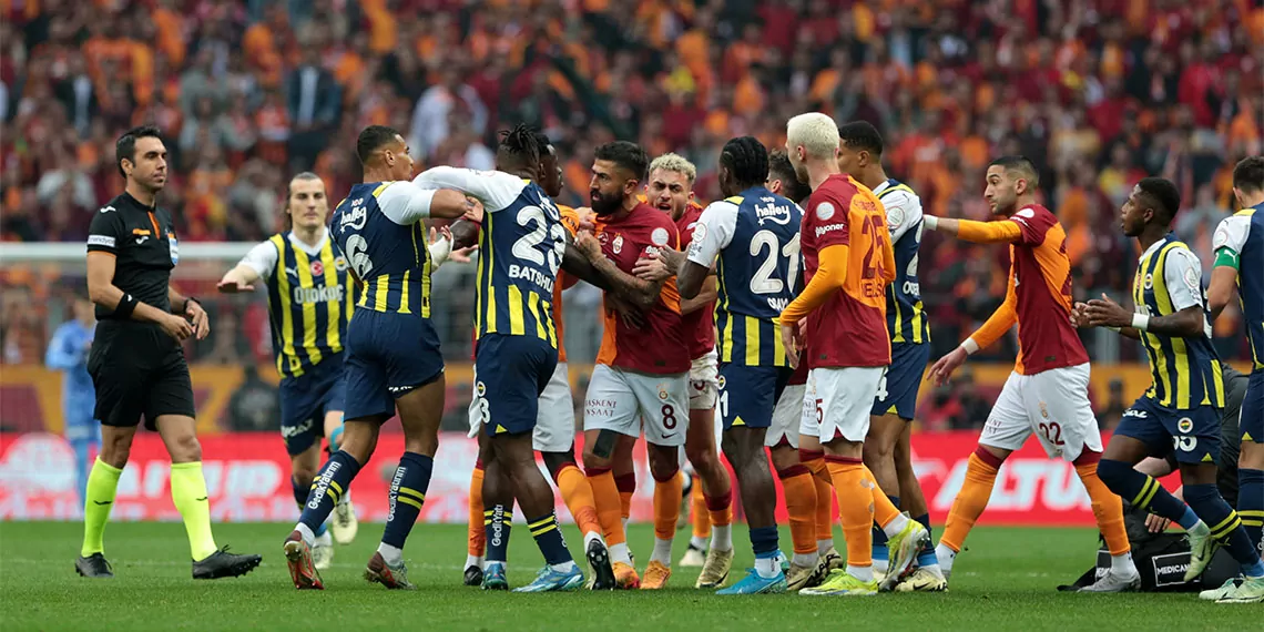 Süper lig tarihinde 134'üncü kez galatasaray'la karşı karşıya gelen fenerbahçe derbinin kazananı oldu.