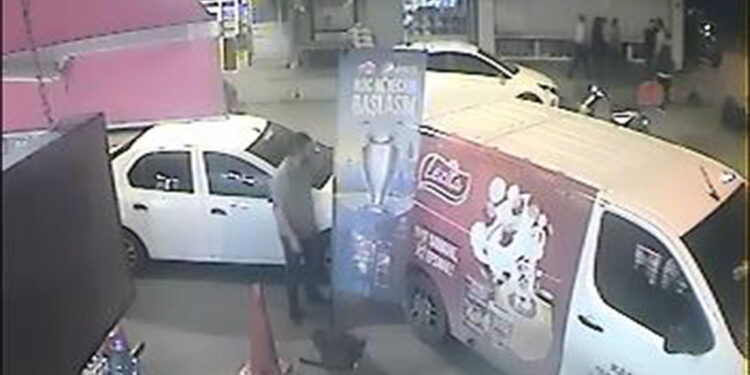 6 yaşındaki çocuğa çarpan motosikletlinin yakalanma anı kamerada