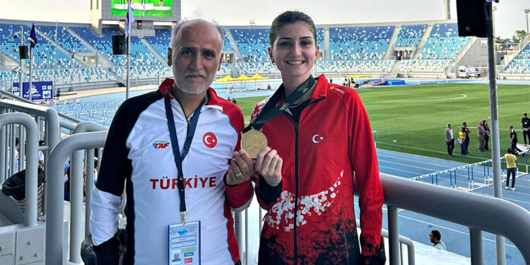 Pelinsu Şahin 3 bin metre engelli koşu şampiyonu oldu