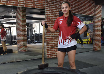 Kick boksçu Elif dünya şampiyonu oldu