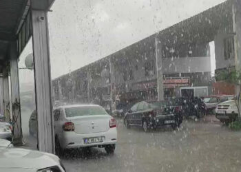 İzmir'de dolu yağışı ve sağanak