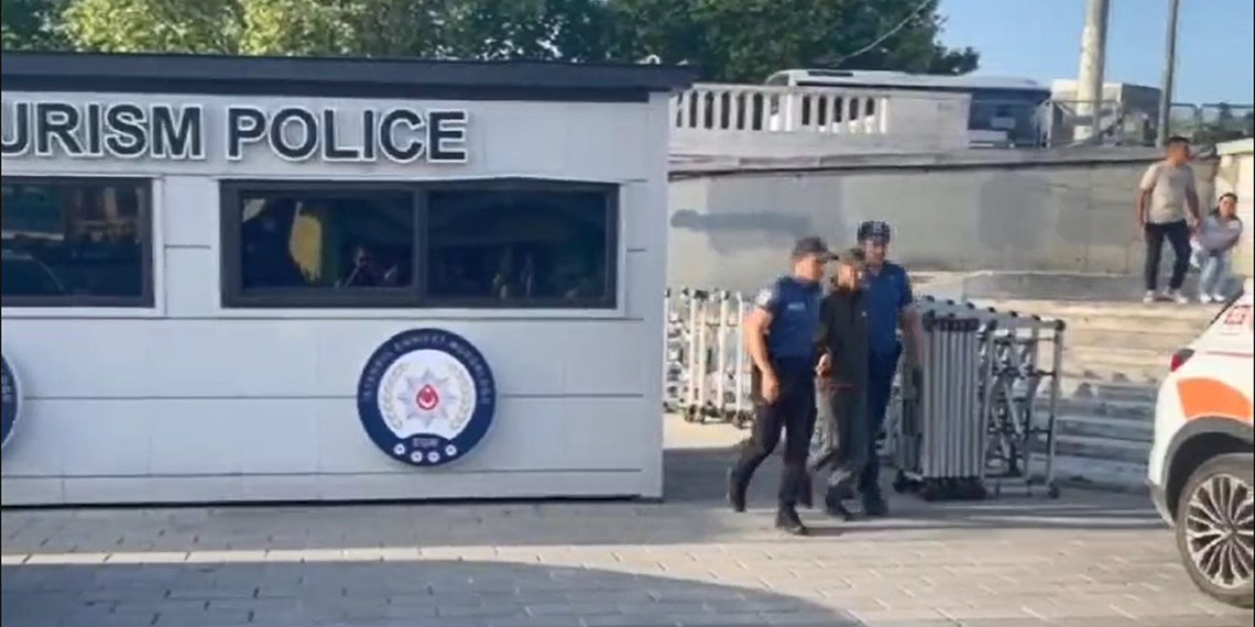 İstanbul’da, nişanlısını ve annesini öldüren cezaevi firarisi Renç Armağan Haktanır, Taksim Meydanı’nda yakalandı. Tutuklanarak cezaevine gönderilen Haktanır’ın 2007 yılında da üvey babasını bıçakladığı öğrenildi.