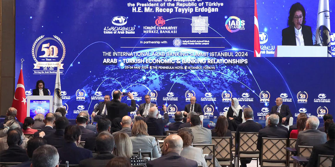 Hazine ve Maliye Bakanı Mehmet Şimşek, "Türkiye'de enflasyon yüksek ama düşecek, bunun için dezenflasyon programı geliştirdik.1 yıllık bir geçiş dönemindeyiz" dedi.