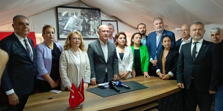 İnsanlar 20 metrekarelik konteynerlere mahkum edildi