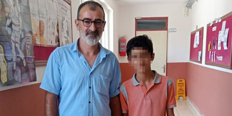 Öğrencisini kesici aletle kovalayan müdür yardımcısı açığa alındı