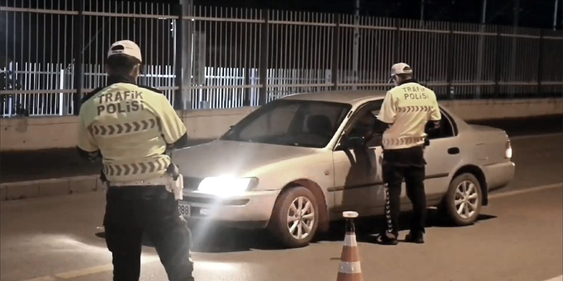 İçişleri Bakanı Ali Yerlikaya, yurt genelinde son 5 günde düzenlenen Çember-18 operasyonlarında 4 bin 995 firari suçlunun yakalandığını açıkladı.