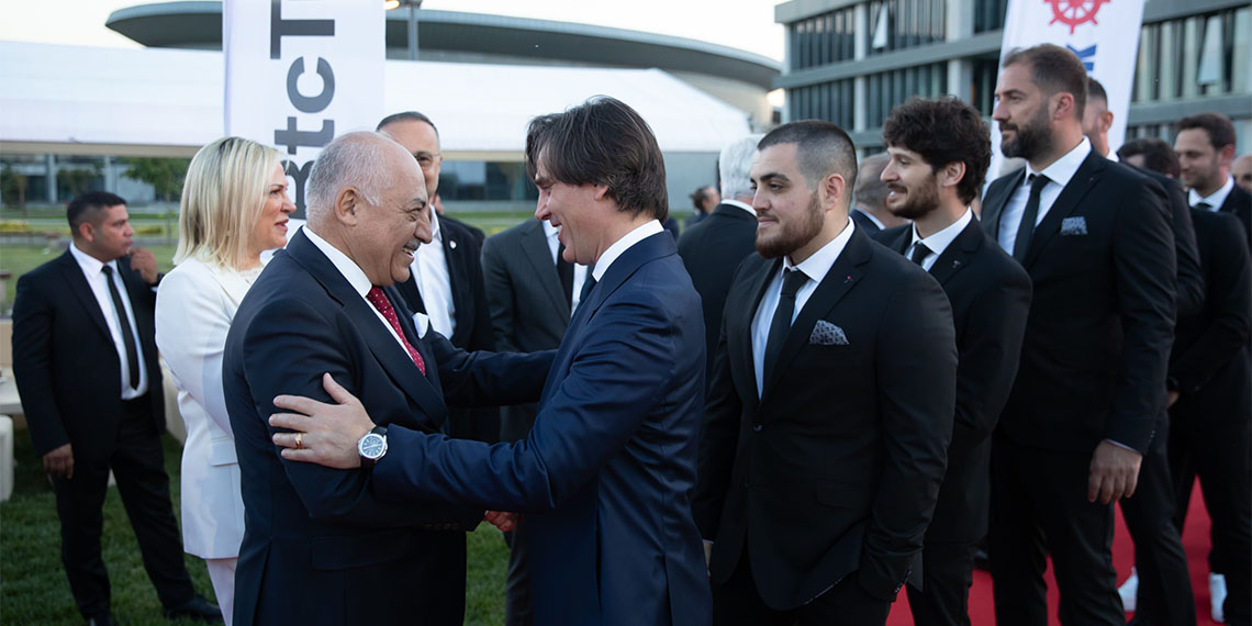 2024 Avrupa Futbol Şampiyonası hazırlıklarını sürdüren A Milli Futbol Takımı İtalya yolcusu. A Milli Futbol Takımı 4 Haziran 2024 Salı günü İtalya ile karşı karşıya gelecek.