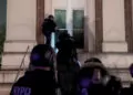 Columbia üniversitesi'nde öğrencilere polis operasyonu