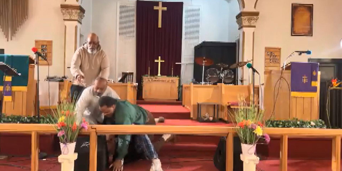 ABD’de papaza suikast girişimi: Silah tutukluk yaptı