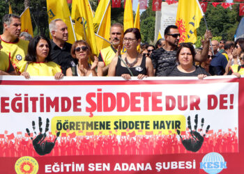 Yüzlerce öğretmen eğitimde şiddete karşı yürüdü