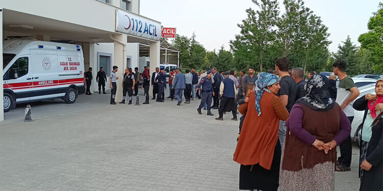 Çocukların kavgasına büyükler de karıştı; 2 yaralı