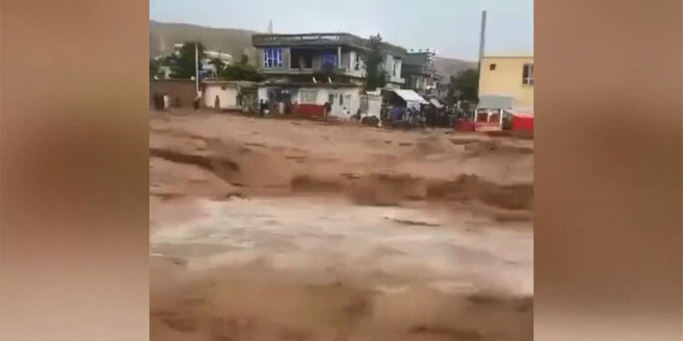 Baglan'da sel; 300 kişi kaybetti