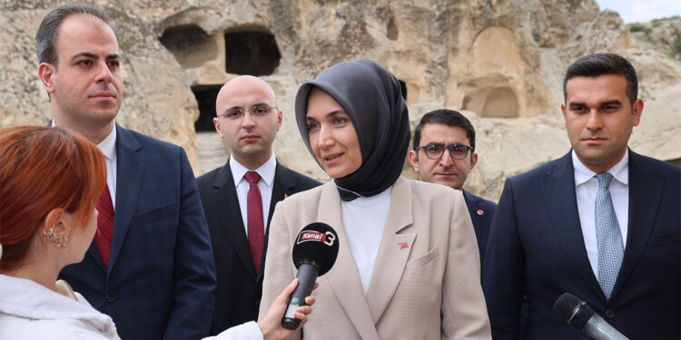 Afyonkarahisar Valisi'nden 'Belediyede böcek var' iddiasına yanıt