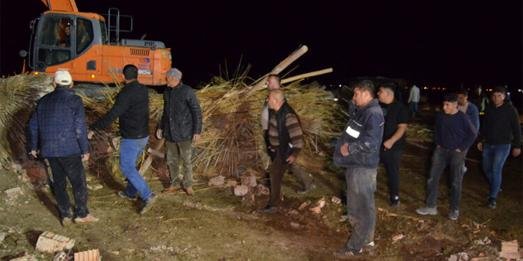 Aksaray'da ahır çöktü; 50 küçükbaş öldü