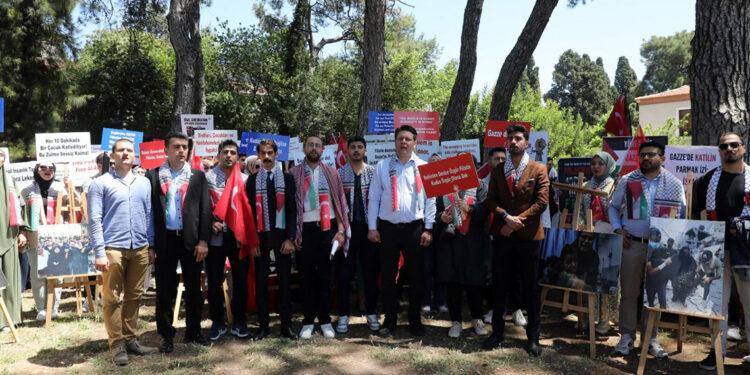 AK Parti İzmir Gençlik Kolları'ndan İsrail protestosu