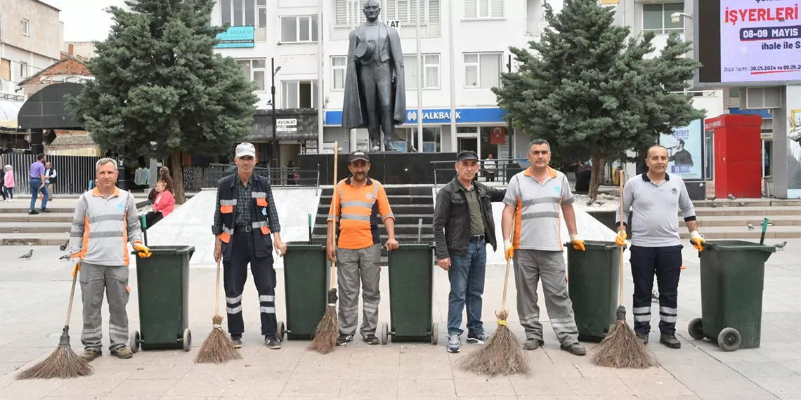 Aksaray belediyesi basın ve yayın müdürlüğü, 1 mayıs sosyal deneyi hazırladı. Belediyenin sosyal medya hesaplarında paylaşılan bu sosyal deney, ilgi gördü.