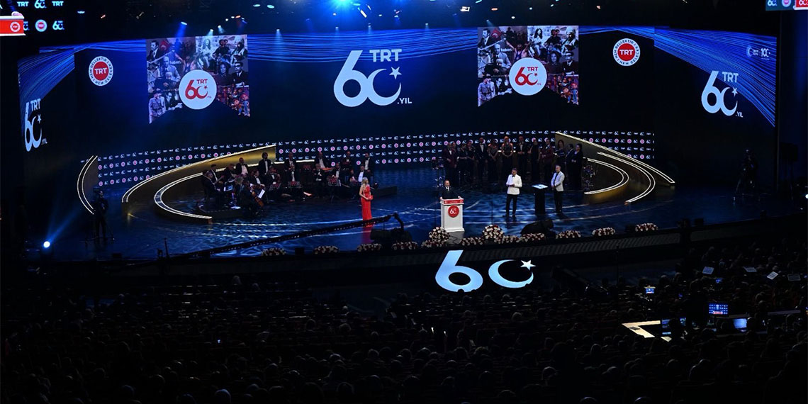 İletişim Başkanı Fahrettin Altun, "İdeolojik saplantılar, siyasi aidiyetler hakikatle olan ilişkimizi perdelememeli. Sahici olmalı, hakikat için mücadele etmeliyiz" dedi.