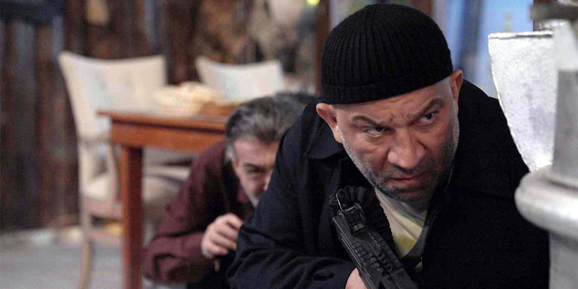 18 yıldır ekranda olan, Türk televizyon dünyasının en uzun soluklu dizisi Arka Sokaklar'da Mesut Komiser'e hayat veren Şevket Çoruh’un diziye dönüşü izleyicileri sevindirmekle beraber hikâyeye dair merakı da iyice artırdı.