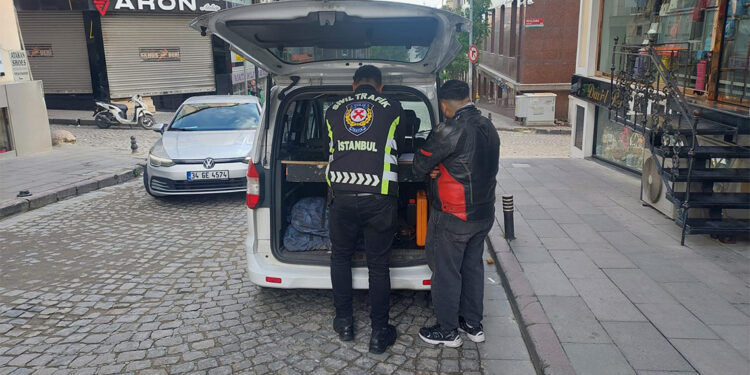 Avrasya tünelinde tek teker üzerinde giden motosikletli sürücü yakalandı