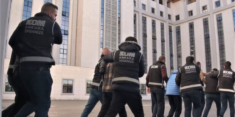 Ayhan Bora Kaplan soruşturmasında bir komisere gözaltı