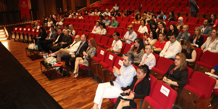 Adana'da Yabancı Diller Zirvesi düzenlendi