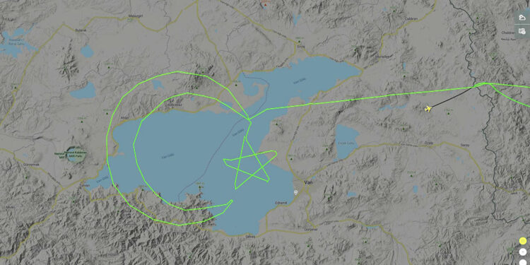 Akıncı İHA İran dönüşü gökyüzünde ay yıldız çizdi