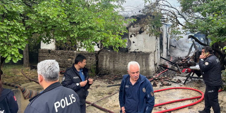 Ankara'da gecekonduda yangın