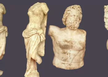 Antalya'da 2 bin yıllık zeus ve aphrodite heykelleri bulundu