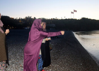 Antalya'da Hıdırellez dilekleri denizle buluştu