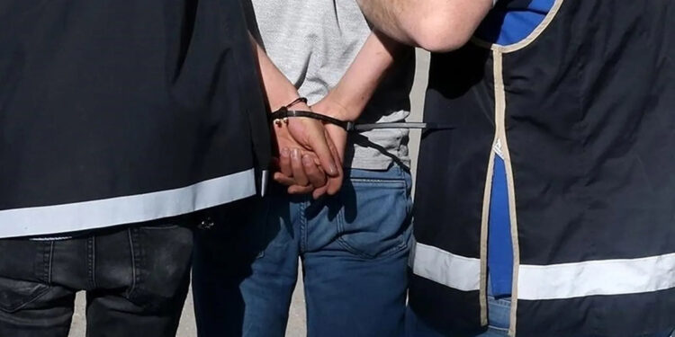 Antalya'da Milli Emlak şefi ve harita mühendisi gözaltında