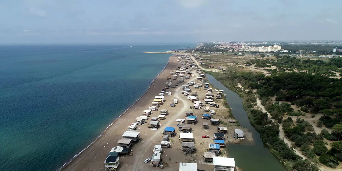 Antalya'da lüks otellere komşu olan çardaklar için son 6 ay