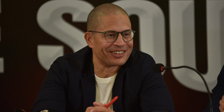 Antalyaspor'da Alex de Souza resmi sözleşmeyi imzaladı