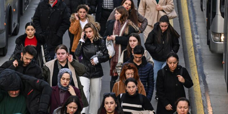 Türkiye'de insanların yarısından fazlası mutsuz