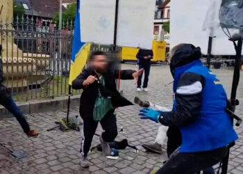 Aşırı sağcı politikacıya Almanya'da bıçaklı saldırı