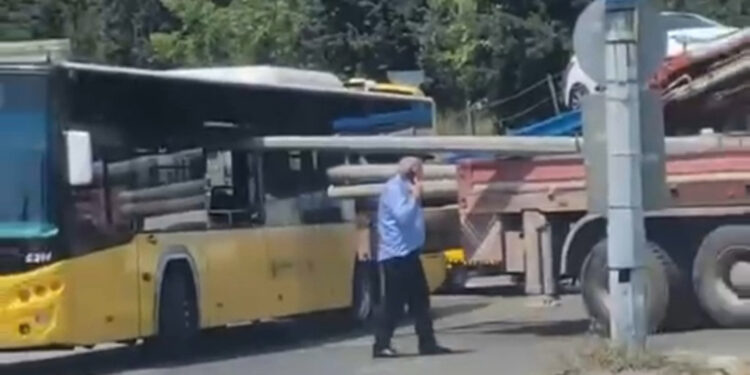 Ataşehir'de otobüsün camından direk girdi