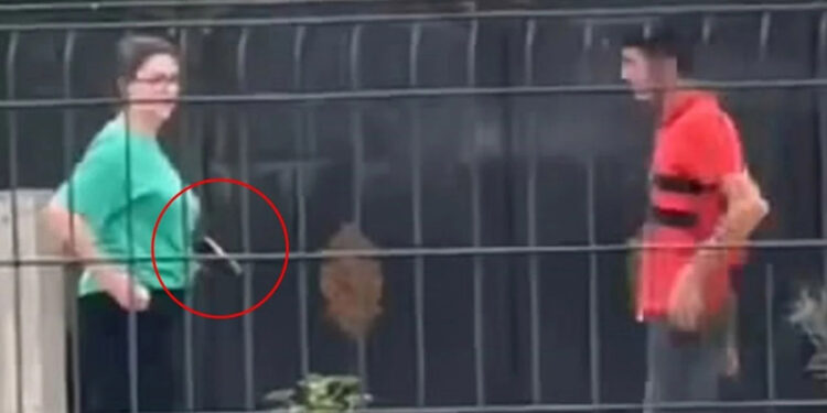 Atıldığı okulu tabanca ile basan kız serbest