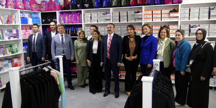 Avcılar'da 'İyilik Sınıfı' projesi ile öğrencilere destek