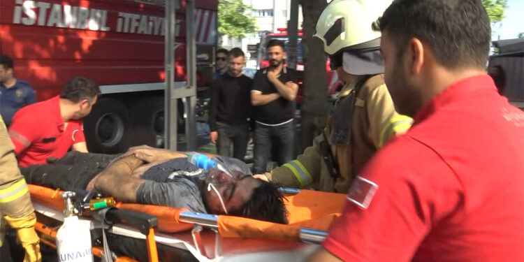 Avcılar'da mobilya üretim fabrikasında yangın