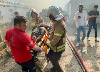 Avcılar'da mobilya fabrikasındaki yangında 1 işçi öldü