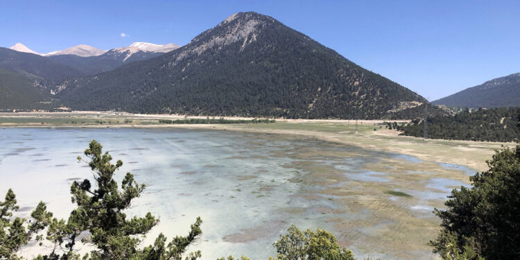 Avlan Gölü kuruyor