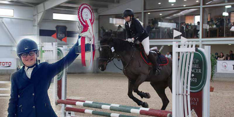 Ayşe Zülal Çerman, binicilik at terbiyesi yıldızlar kategorisinde birinci oldu