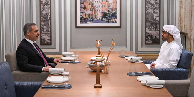 Hakan Fidan BAE'li mevkidaşı ile görüştü