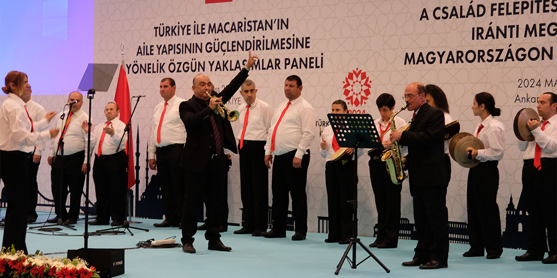 Aile ve Sosyal Hizmetler Bakanı Mahinur Özdemir Göktaş, "Aile Sosyal Destek programımızla 7.4 milyon haneye ulaştık, 1.8 milyon gencimize eğitim verdik" dedi.