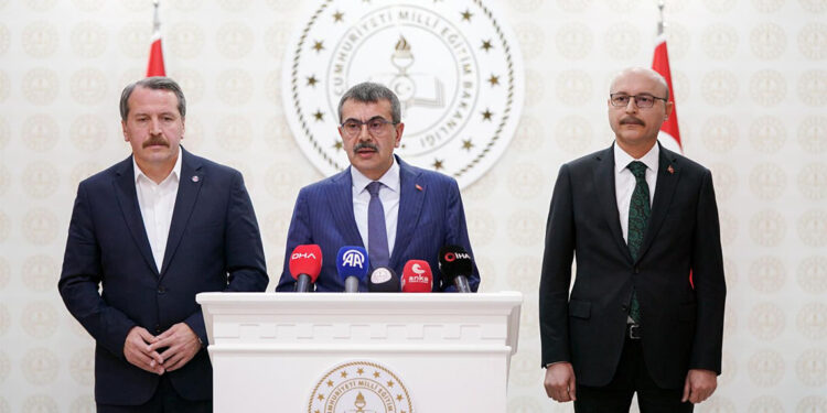 Öğretmenlerimizi asla kimseye ezdirmeyeceğiz