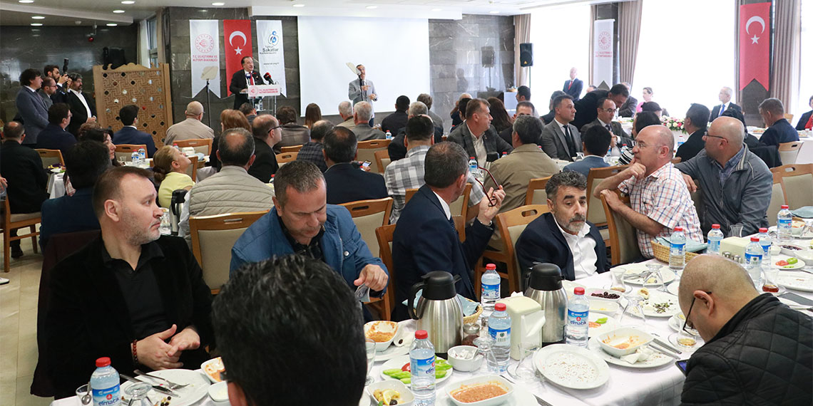 Engelli çalışanlarla kahvaltıda bir araya gelen Ulaştırma ve Altyapı Bakanı Abdulkadir Uraloğlu, engellilerin ulaşım ihtiyaçlarını karşılamayı hedeflediklerini söyledi.