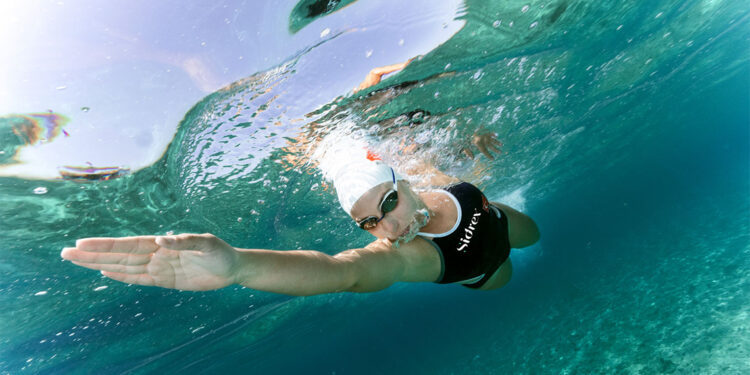 İzmirli yüzücü Bengsiu Avcı dev dalgalara karşı yüzecek