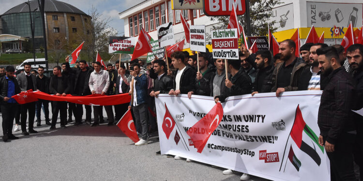 BEÜ öğrencileri Filistin için yürüdü